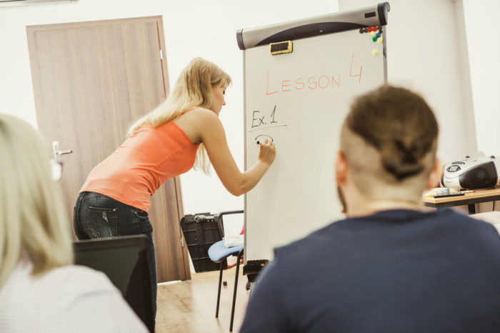 Rodziny ze Szlachetnej Paczki otrzymają bezpłatne kursy. Zwiększanie szans na rynku pracy – gdzie są najlepsze perspektywy?