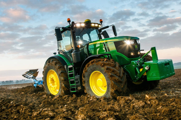 John Deere dodaje nowe flagowe ciągniki do serii 6R