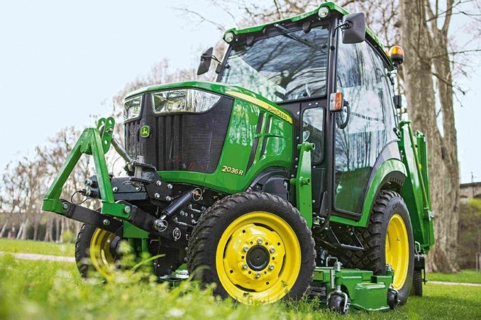 John Deere przedstawia nowe kompaktowe ciągniki wielozadaniowe serii 2R