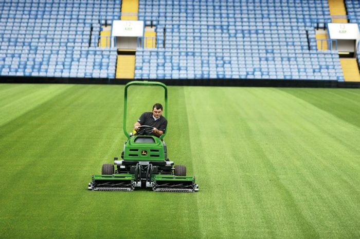 Tajemnice stadionowych muraw