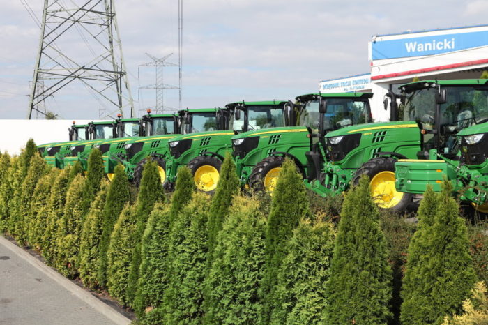 Wojsko z ciągnikami od Johna Deere'a