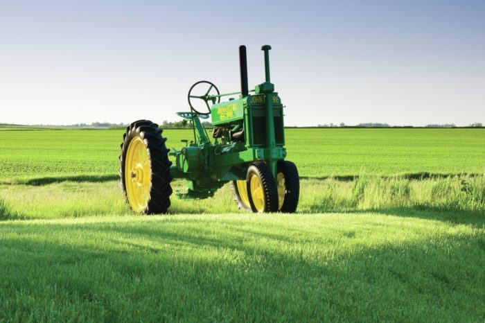 John Deere świętuje 100-lecie ciągników na Targach Polagra Premiery