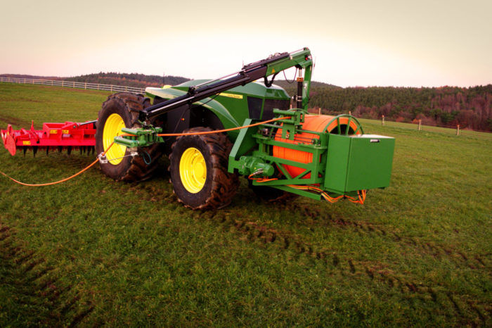 GridCON: Ciągnik elektryczny zasilany przewodem