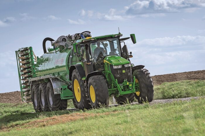 Firma John Deere wyznacza nowe standardy wydajności na drodze