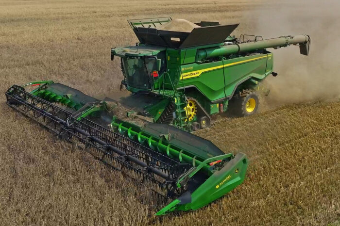Żniwa coraz bardziej wymagające. Technologia John Deere wychodzi naprzeciw