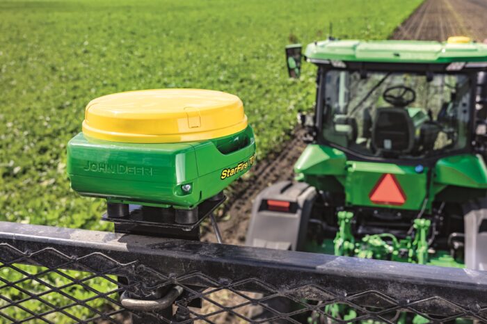 John Deere ogłasza partnerstwo ze SpaceX, aby zwiększyć dostęp rolników do GPS oraz GMS dzięki komunikacji satelitarnej