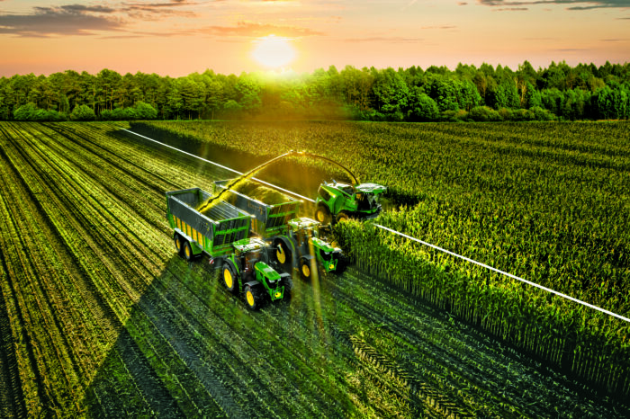 Za kulisami fabryki –  jak powstają najlepsze sieczkarnie od John Deere?